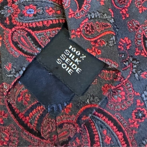 Like New Modell MOSHAMMER Munchen 100% Silk Red Paisley Jacquard on Black Tie - Picture 8 of 10